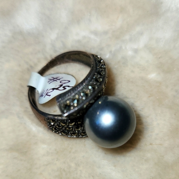 Elegant Silver Pearl Ring - Picture 4 of 4